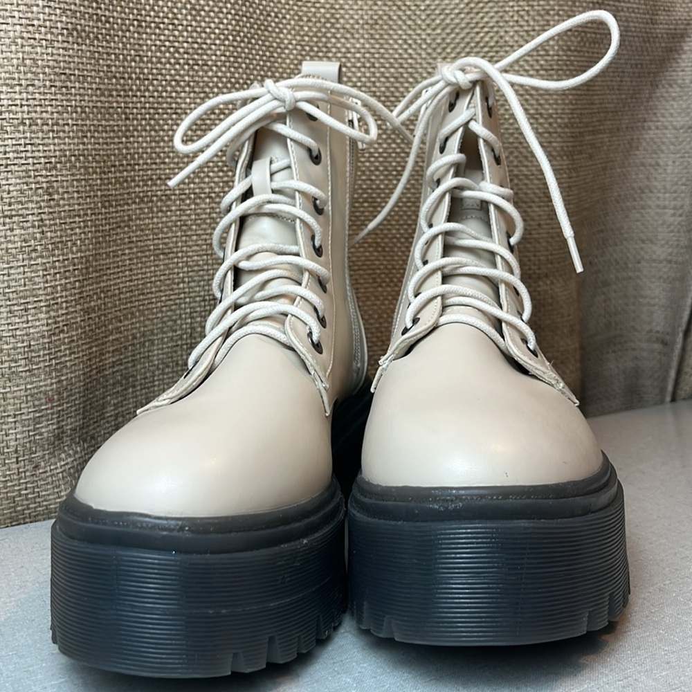 YOKI WOMEN’S platform tan combat lace up zip up boots size 7.5. - Picture 3 of 12